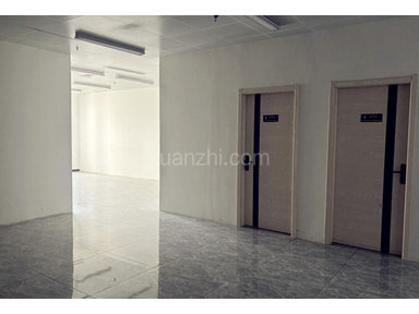 出租 太和万达商圈仓库招商 高档写字楼租赁 135-1730平面积段都有，精装带中央空调 大通间集中办公